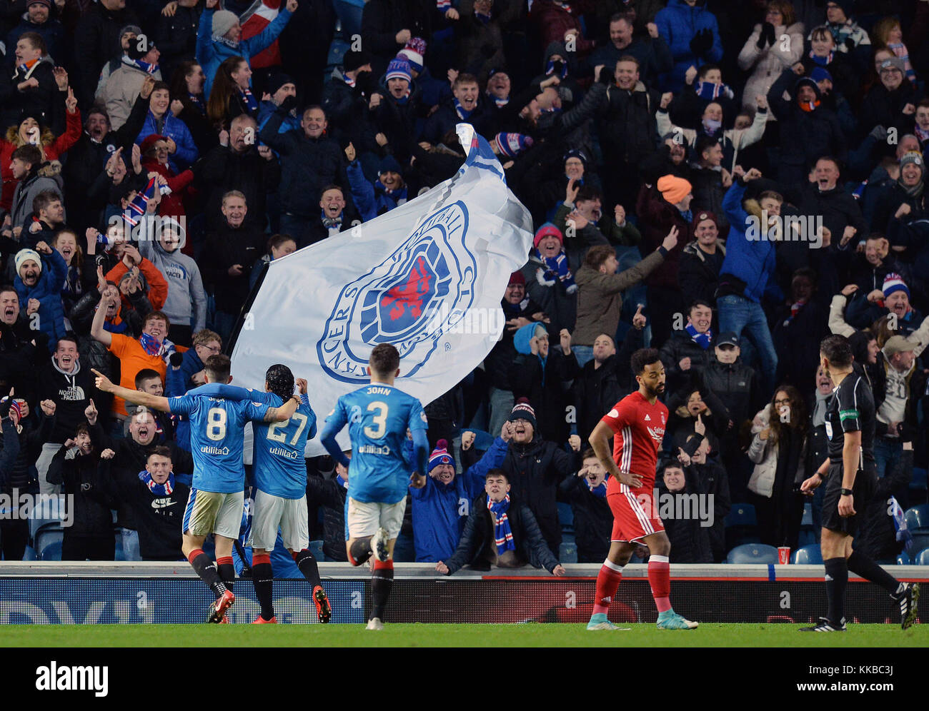 Rangers Carlos Pena festeggia un goal con i suoi compagni di squadra durante la Ladbrokes Scottish Premiership match tra Rangers e Aberdeen al Ibrox Stadium, Glasgow. Foto Stock