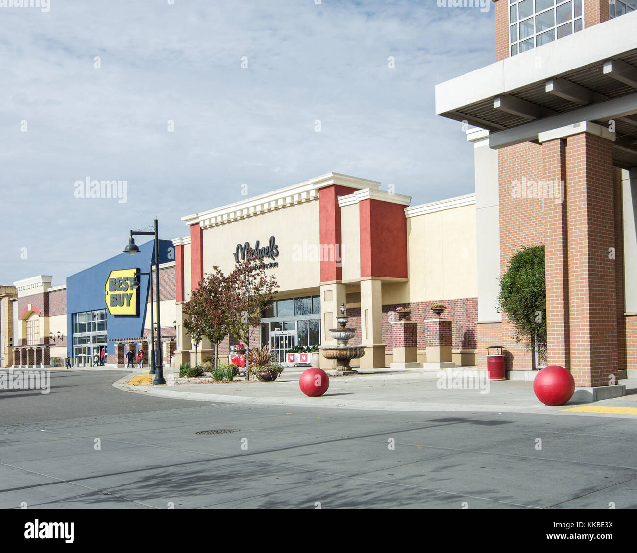 Panoramica di Bosco Gateway Shopping Center dotato di obiettivo, Michaels arti e mestieri e Best Buy, CALIFORNIA, STATI UNITI D'AMERICA Foto Stock