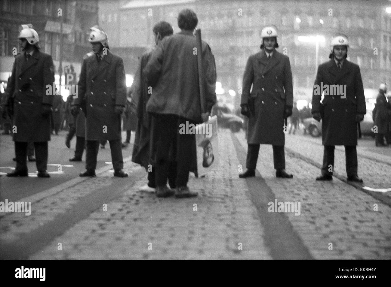 Philippe Gras / Le Pictorium - Raccolta a Berlino nel 1968 - 1968 - Germania / Berlino - il tedesco manifestazioni culmineranno il 17 e 18 febbraio 1968. A Berlino, migliaia di studenti provenienti da tutta Europa si oppongono alla guerra in Vietnam e la riforma delle università. Il movimento si sta diffondendo a importanti università tedesca città. In 30 città tedesche, le manifestazioni studentesche girare a scontri con la polizia. Questi sono i tumulti di Pasqua. La repressione brutale e mette fine a massicce dimostrazioni. L'ultimo avviene a Bonn il 11 maggio 1968 e riunisce un centinaio di thousa Foto Stock