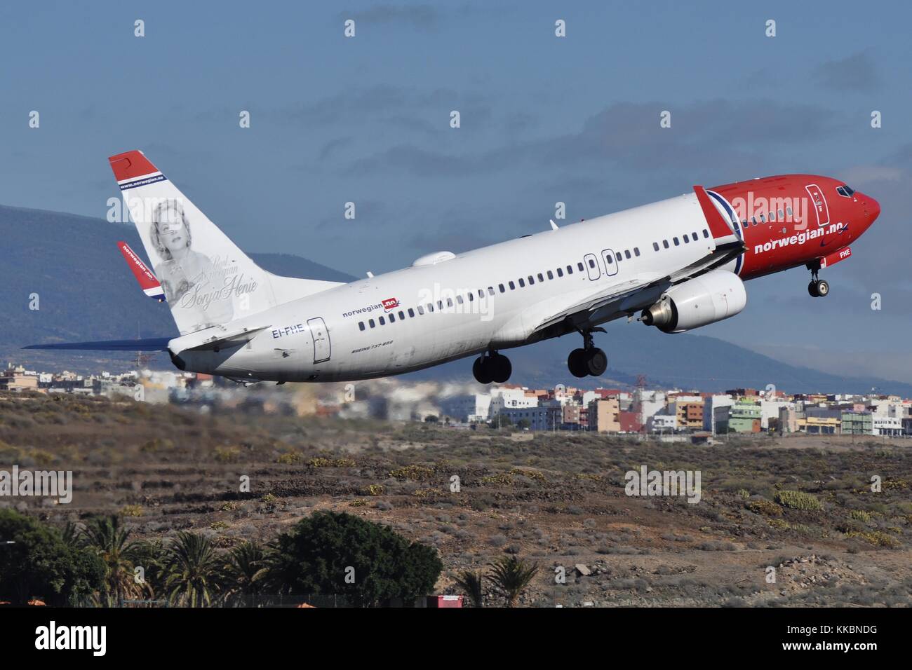 Norwegian Air international Boeing 737-800(w) ei-fhe 'sonja henie' Foto Stock