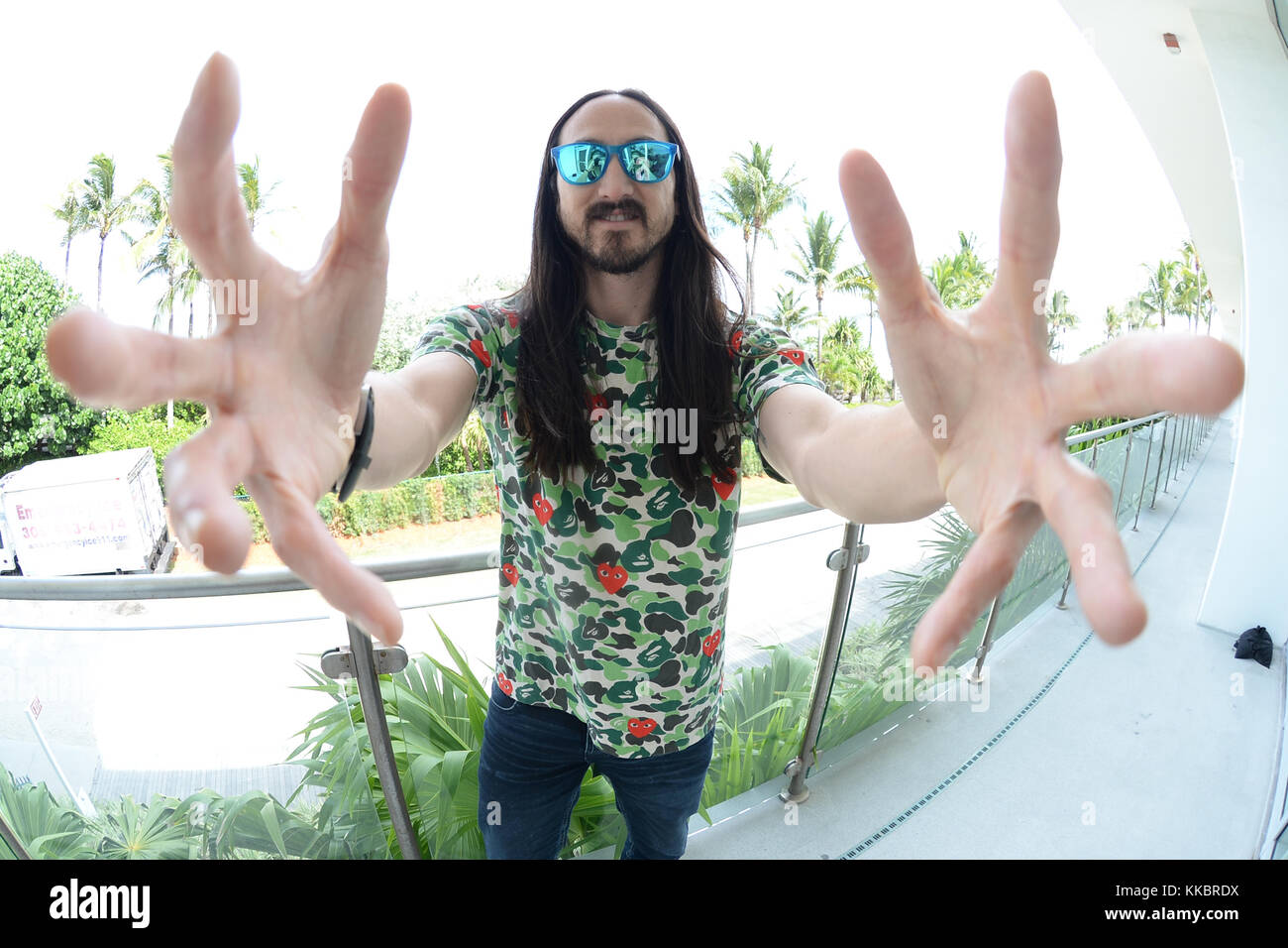 MIAMI BEACH, FL - 13 AGOSTO: Steve Aoki si esibisce durante i Heart radio Y-100 Mackapoolooza Pool Party al Fontainebleau Miami Beach il 13 agosto 2016 a Miami Beach, Florida persone: Steve Aoki Foto Stock