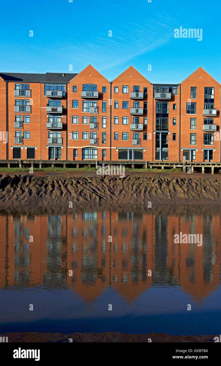 Appartamenti con vista sul fiume Hull, Hull, East Yorkshire, Inghilterra, Regno Unito Foto Stock