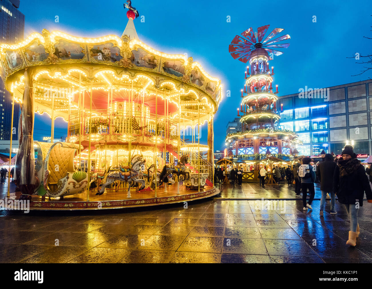 Tradizionale mercatino di Natale ad Alexanderplatz a Berlino nel 2017 in Germania Foto Stock