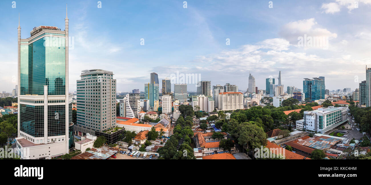 Saigon Trade Center, Prudential Tower e il panorama del centro di centro di Saigon da Sofitel Saigon Plaza tetto, Ho Chi Minh City, Vietnam del sud Foto Stock