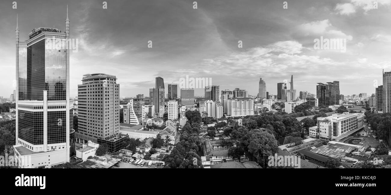 Saigon Trade Center, Prudential Tower e il panorama del centro di centro di Saigon da Sofitel Saigon Plaza tetto, Ho Chi Minh City, Vietnam del sud Foto Stock