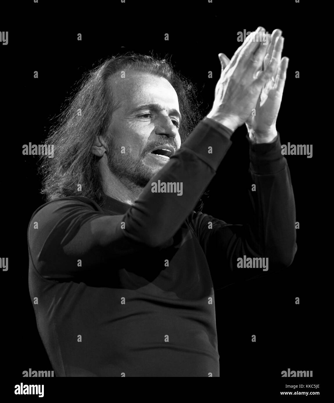 WEST PALM BEACH, FL - 06 FEBBRAIO: Yanni del gruppo Yanni si esibisce presso il perfetto Vodka Amphitheatre il 6 febbraio 2016 a West Palm Beach, Florida. Persone: Yanni Foto Stock