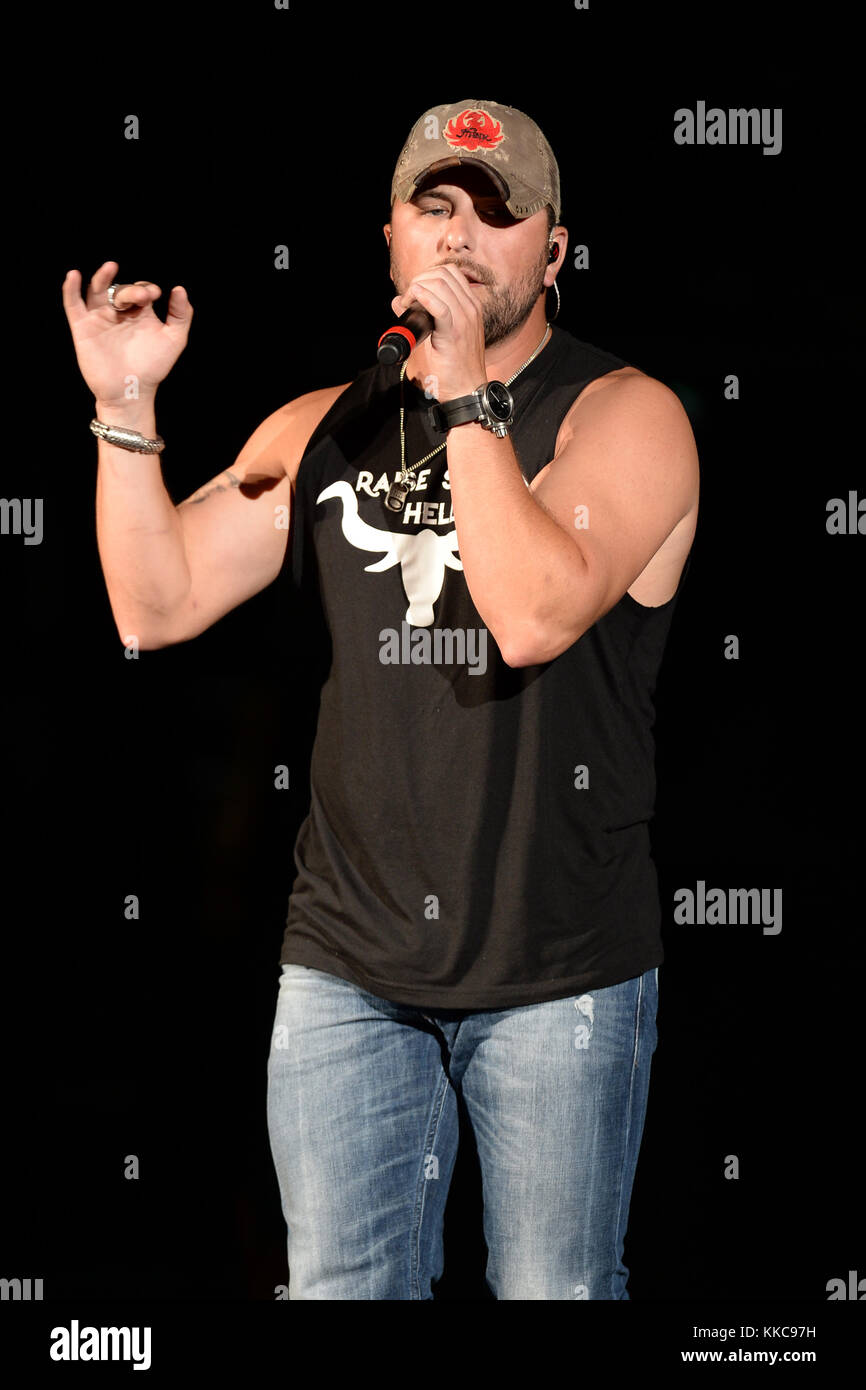 West Palm Beach, FL - 24 ottobre: (è sotto embargo fino al 2 novembre 2015) tyler farr esegue presso la vodka perfetto anfiteatro sul ottobre 24, 2015 in west palm beach florida persone: Tyler farr Foto Stock