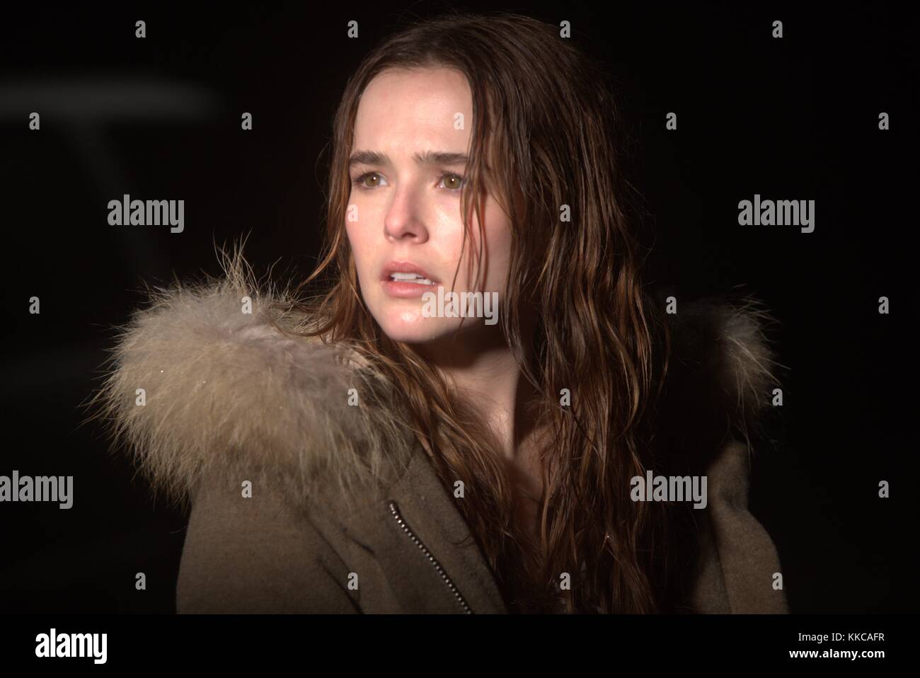 DATA di uscita: 3 marzo 2017 TITOLO: Prima Della Caduta CASA DI PRODUZIONE: Universal Pictures DIRECTOR: Ry Russo-Young TRAMA: 12 febbraio è solo un altro giorno nella vita incantata di Sam, fino a quando non risulta essere la sua ultima. Incastrato nell'ultimo giorno, Sam sfida il mistero intorno alla sua morte e scopre tutto ciò che sta perdendo. Starring: Zoey DEUTCH come Samantha Kingston. (Immagine Di Credito: © Universal Pictures/Entertainment Pictures) Foto Stock