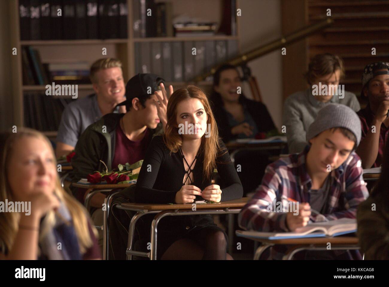 DATA di uscita: 3 marzo 2017 TITOLO: Prima Della Caduta CASA DI PRODUZIONE: Universal Pictures DIRECTOR: Ry Russo-Young TRAMA: 12 febbraio è solo un altro giorno nella vita incantata di Sam, fino a quando non risulta essere la sua ultima. Incastrato nell'ultimo giorno, Sam sfida il mistero intorno alla sua morte e scopre tutto ciò che sta perdendo. Starring: Zoey DEUTCH come Samantha Kingston. (Immagine Di Credito: © Universal Pictures/Entertainment Pictures) Foto Stock