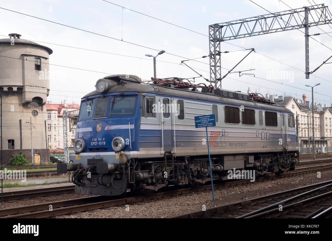 Classe PKP EP07 polacco locomotiva elettrica numero 1019 a Cracovia Glowny stazione ferroviaria, Cracovia, in Polonia, in Europa. Foto Stock