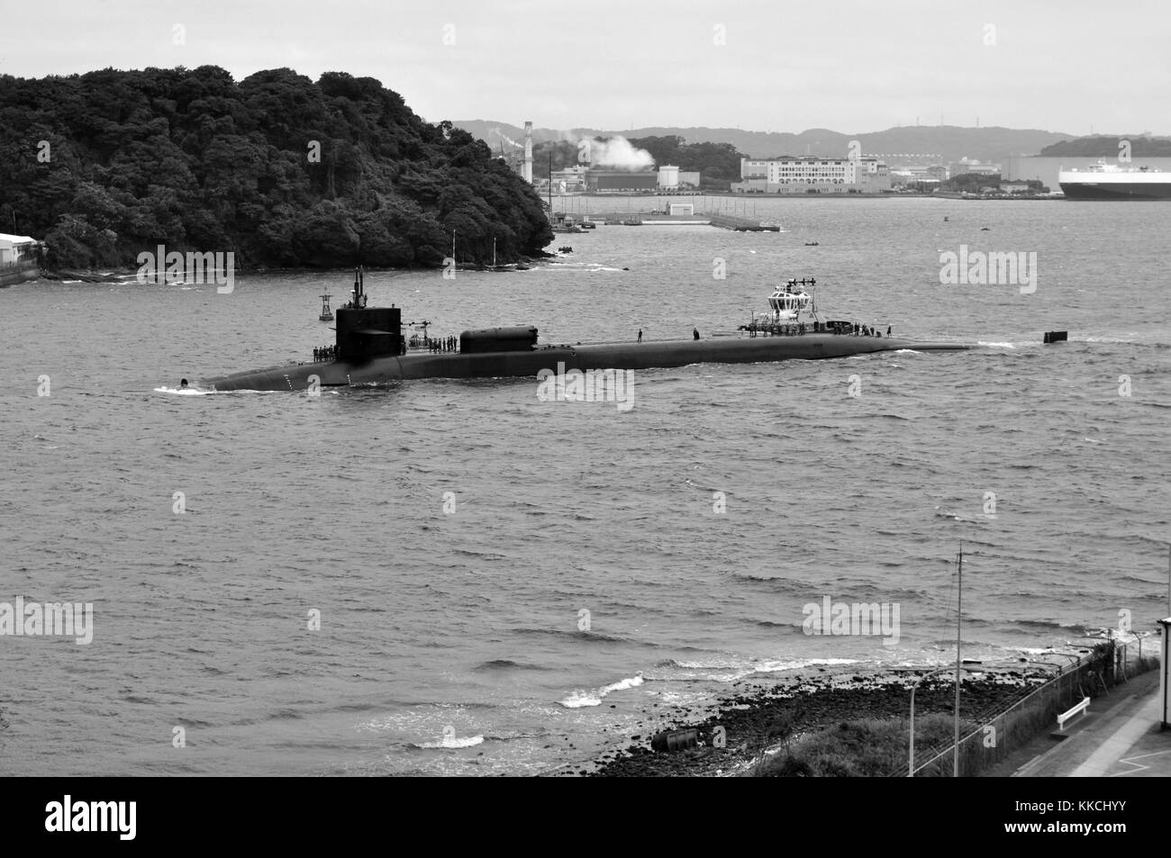 La ohio-class guidato-missile submarine uss michigan ssgn 727 arriva a le attività della flotta yokosuka come parte della sua distribuzione per il Pacifico occidentale, Yokosuka, Giappone, 2012. Immagine cortesia la comunicazione di massa specialista di prima classe david mercil/us navy. Foto Stock