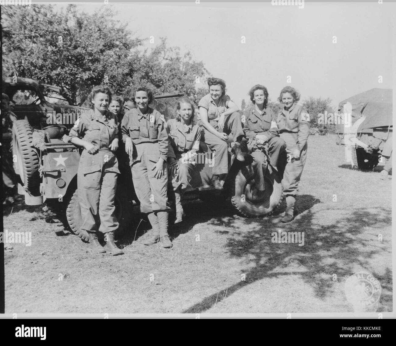 Infermiere di un ospedale da campo che è arrivato in Francia via Inghilterra ed Egitto dopo tre anni di servizio, durante la seconda guerra mondiale. Per gentile concessione di National Archives. 1944. Foto Stock