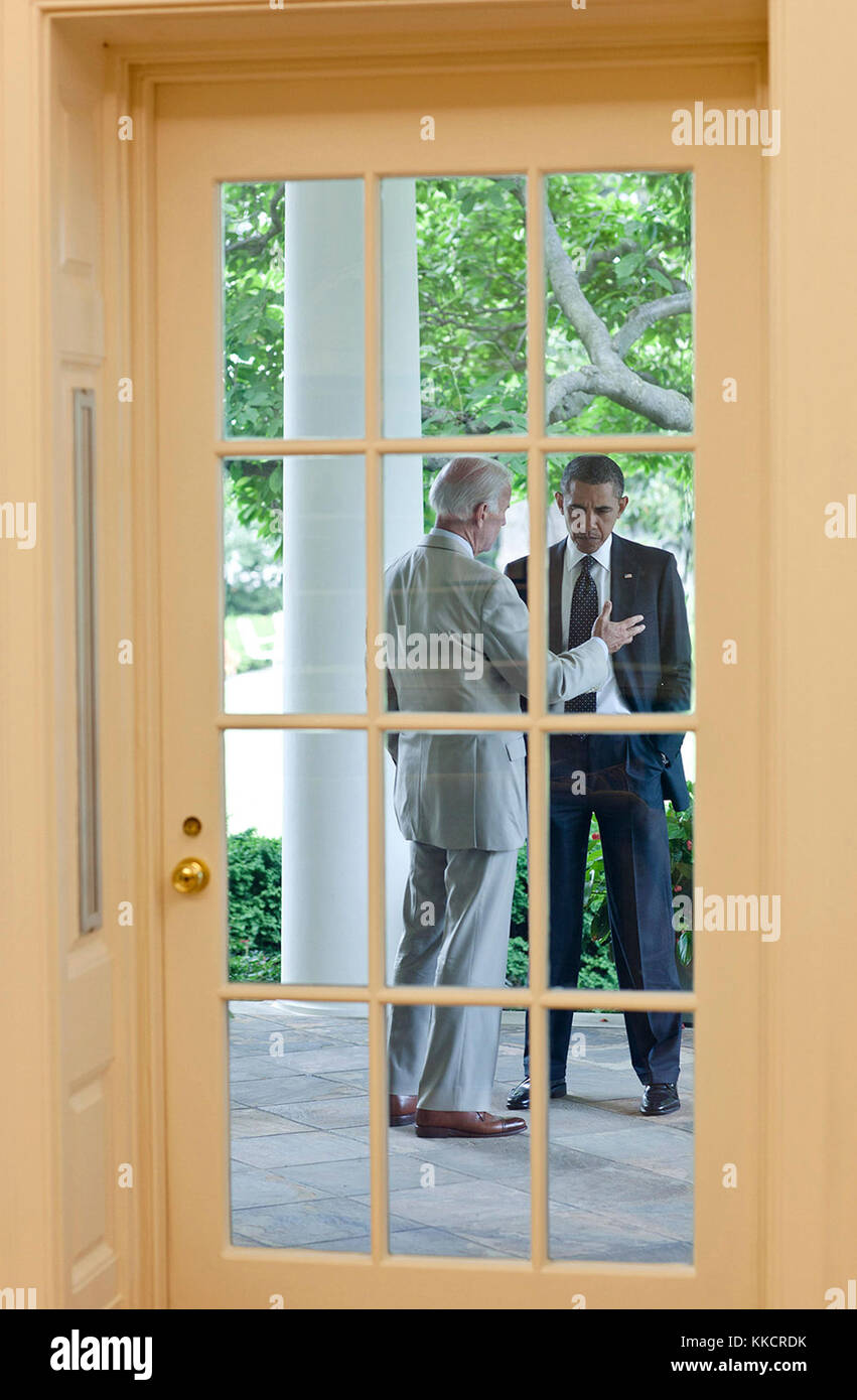 20 giugno 2011 "Questa fotografia è stata presa dall'interno dell'ufficio ovale che si affacciano sulla casa bianca colonnade come il presidente conferito con il vice presidente." Foto Stock