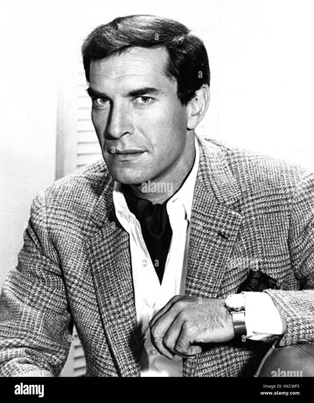 Una fotografia o un'immagine promozionale relativa a Martin Landau, probabilmente dal suo ruolo nel film del 1968 "Mission". L'immagine rappresenta un momento nella carriera di Landau durante quel periodo. Foto Stock