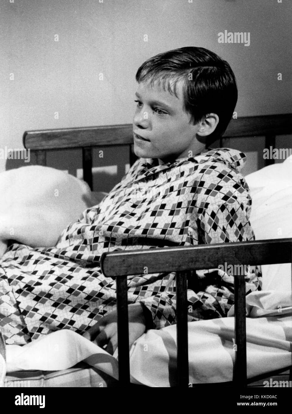 Lug 19 1977 Bed Wetter -- Lance Kerwin stelle in "l'isolate Runner,' un NBC-TV movie per essere ripetuta giovedì, 14 luglio (8-9:30 p.m. PT). Il dramma è la commovente storia di un 13-anno-vecchio la cui vita è miserabile perché egli ancora bagna il suo letto e riceve una scarsa comprensione dei suoi genitori. Il film è stato scritto e diretto da Michael Landon, stella della rete di "Piccola Casa nella prateria". Il isolate Runner Lance Kerwin 1976 Foto Stock