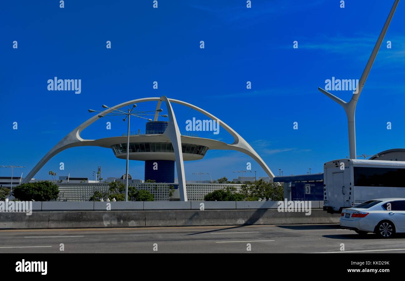 Los Angeles, california, Stati Uniti d'America - 9 luglio 2017: lax, aeroporto internazionale, l'iconica space age edificio a tema Foto Stock