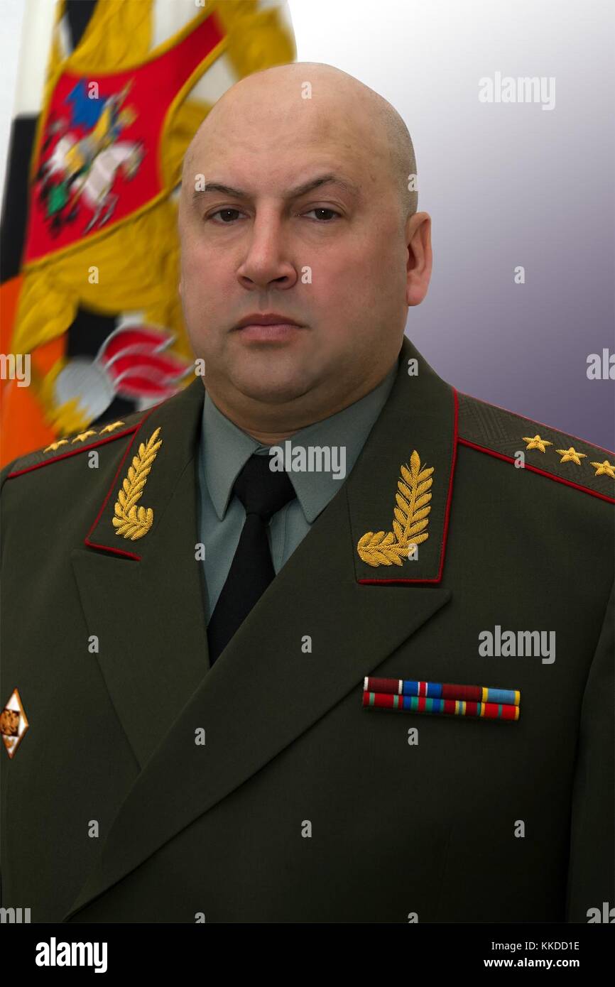 Novembre 29, 2017. - Russia. - Col. gen. sergey surovikin, che  precedentemente ha portato il raggruppamento delle truppe russe in Siria, è  stato nominato comandante dell'industria aerospaziale russa forze. Nella  foto: sergey