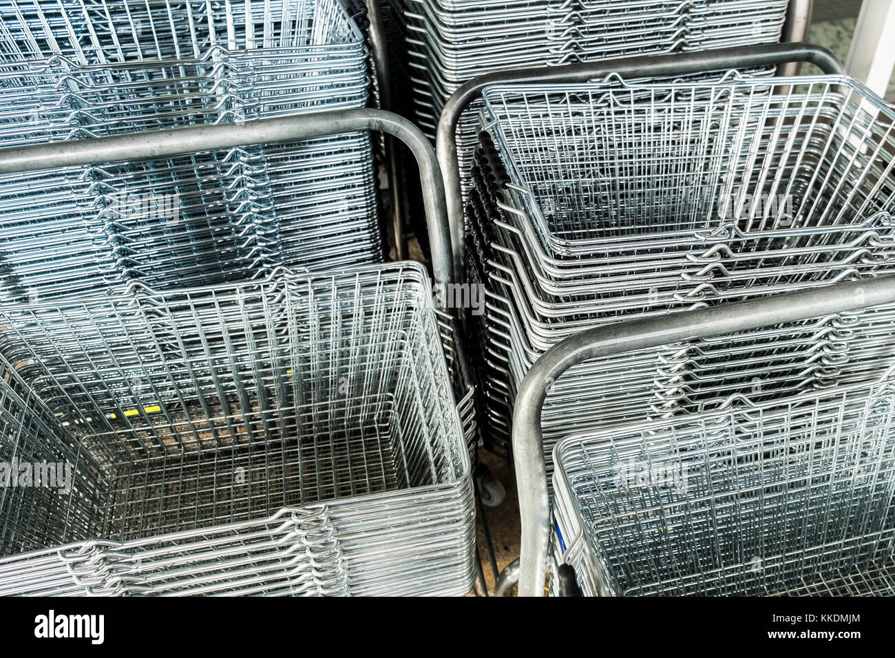 Cestini della spesa del filo. Foto Stock