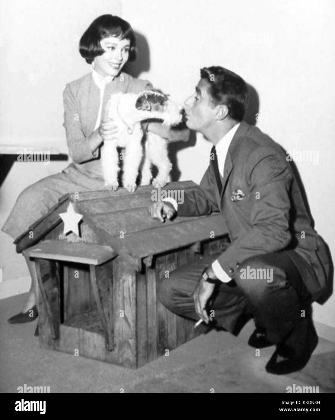 The Thin Man è un popolare programma televisivo statunitense del 1957, basato sul romanzo e sulla serie cinematografica. Si concentra su una coppia sposata che risolve i crimini mentre naviga nelle loro vite personali. Foto Stock