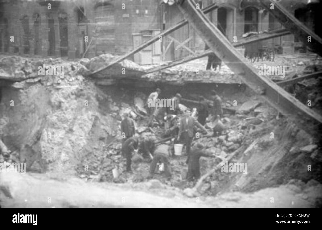 Insurrezione di Varsavia da Haneman - Ricerca dell acqua Foto Stock