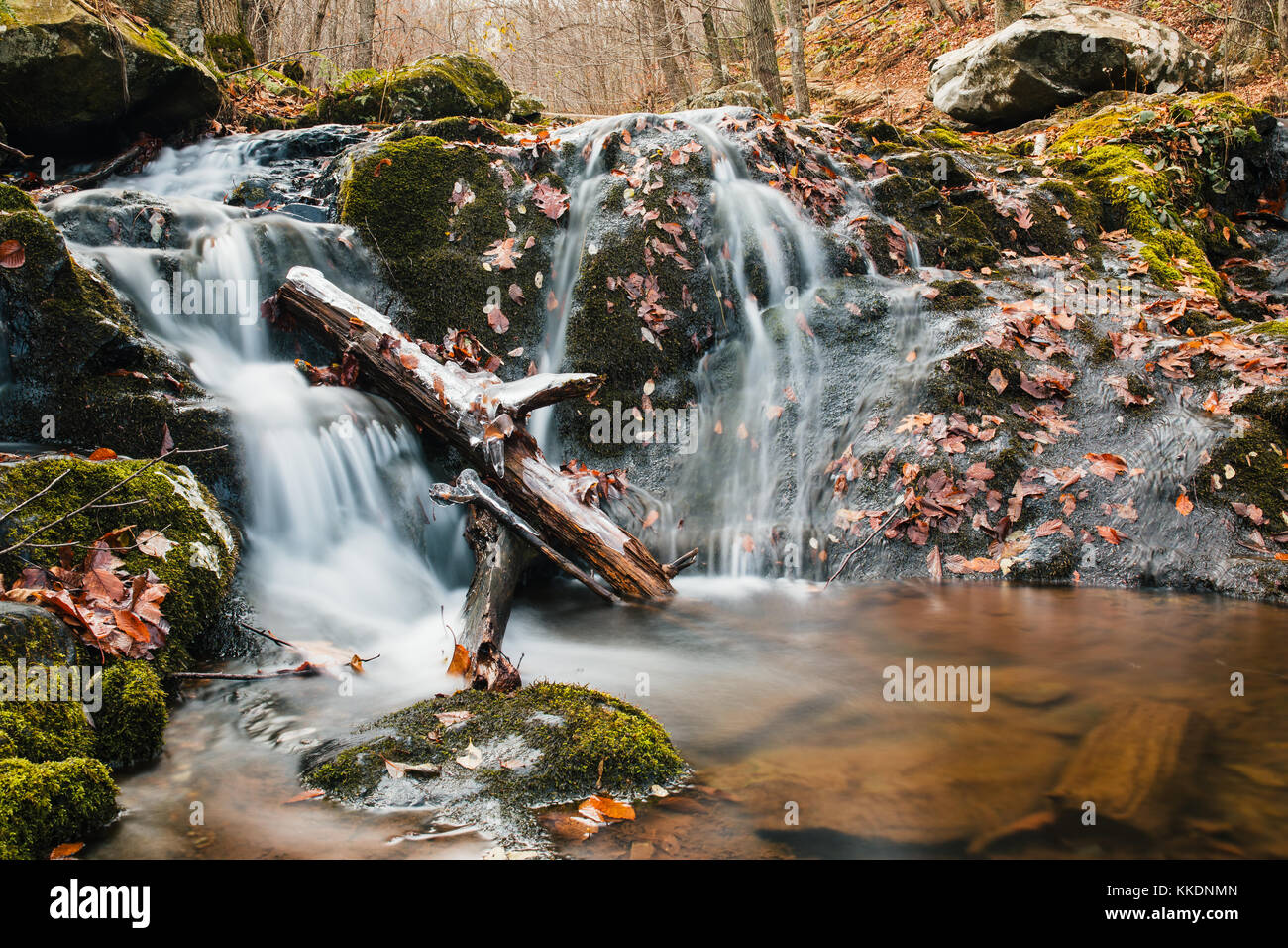 Cava Scura scende Foto Stock