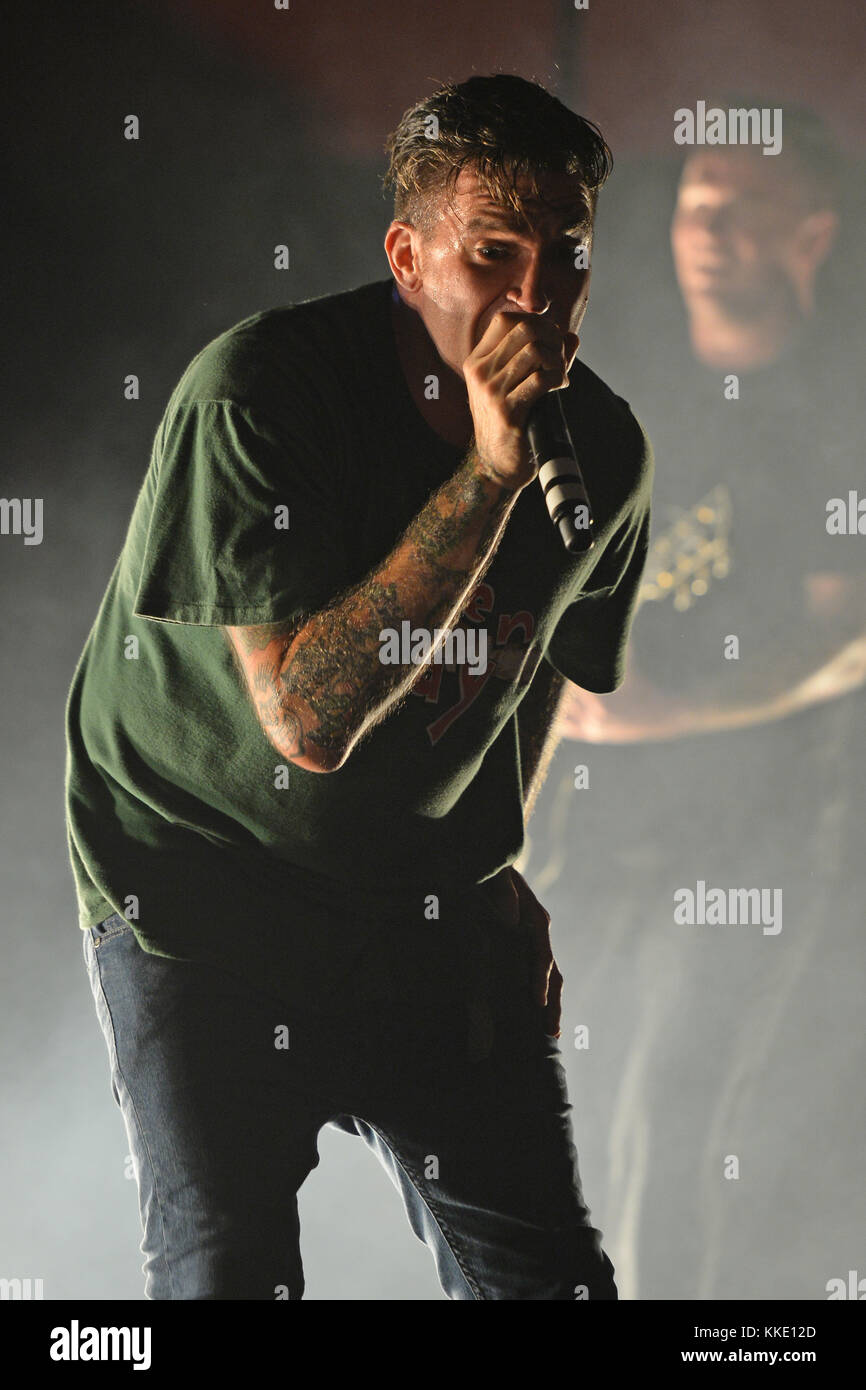 FORT LAUDERDALE FL - 14 OTTOBRE: Jordan Pundik of New Found Glory si esibisce al Revolution il 14 ottobre 2015 a Fort Lauderdale, Florida People: Jordan Pundik Foto Stock