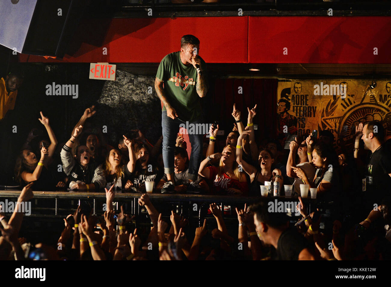 FORT LAUDERDALE FL - 14 OTTOBRE: Jordan Pundik of New Found Glory si esibisce al Revolution il 14 ottobre 2015 a Fort Lauderdale, Florida People: Jordan Pundik Foto Stock