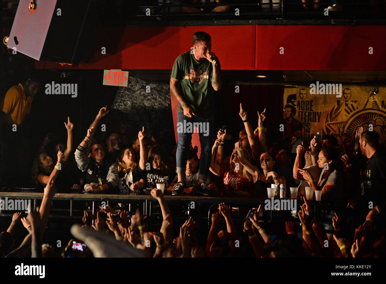 Fort Lauderdale FL - 14 ottobre: Jordan pundik di New Found Glory esegue alla rivoluzione di Ottobre 14, 2015 a Fort Lauderdale, Florida persone: Jordan pundik Foto Stock
