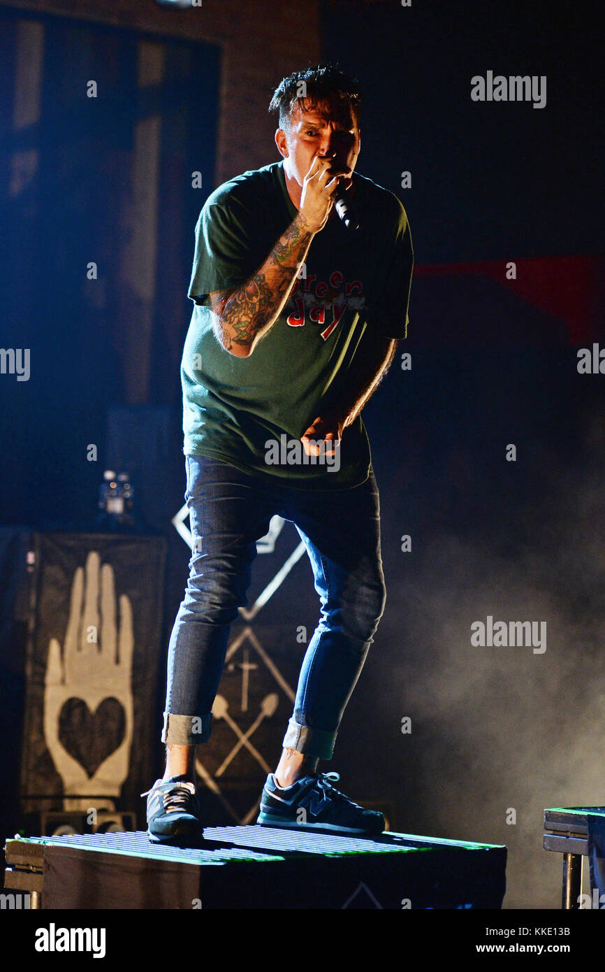 Fort Lauderdale FL - 14 ottobre: Jordan pundik di New Found Glory esegue alla rivoluzione di Ottobre 14, 2015 a Fort Lauderdale, Florida persone: Jordan pundik Foto Stock