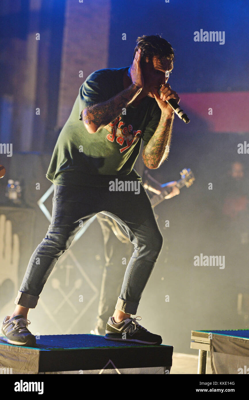 FORT LAUDERDALE FL - 14 OTTOBRE: Jordan Pundik of New Found Glory si esibisce al Revolution il 14 ottobre 2015 a Fort Lauderdale, Florida People: Jordan Pundik Foto Stock