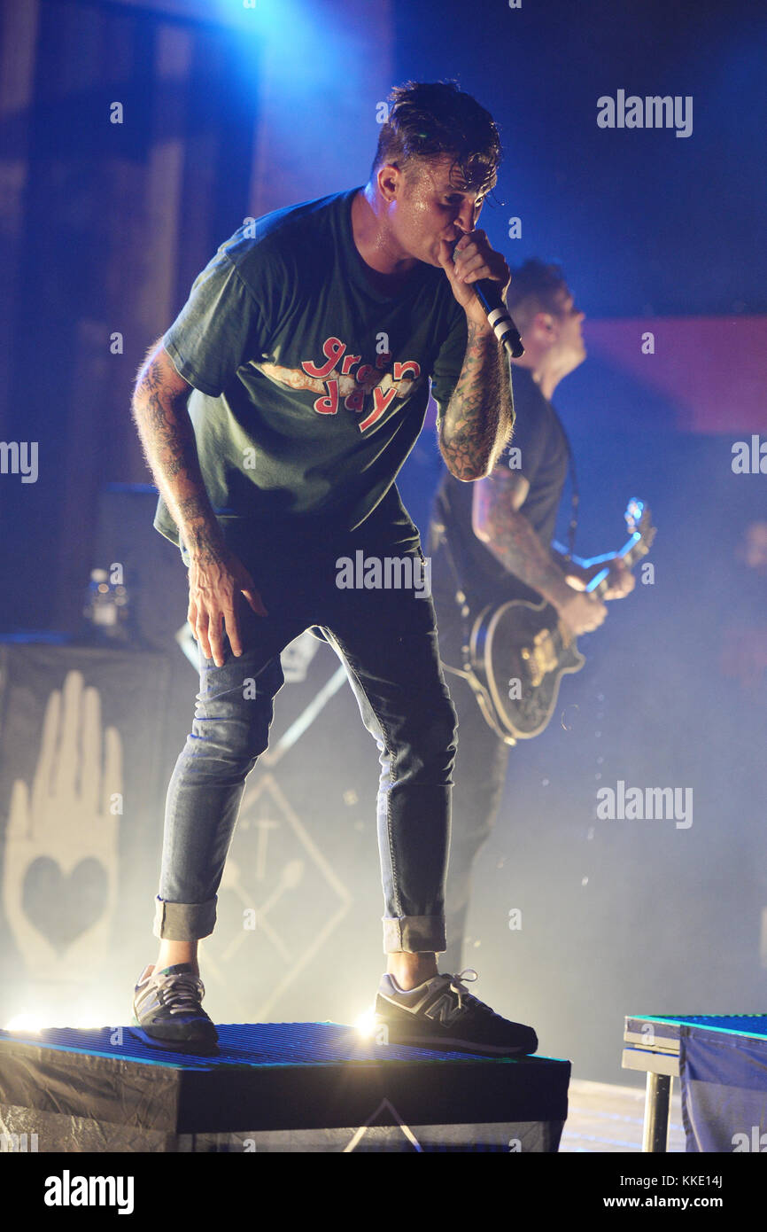 Fort Lauderdale FL - 14 ottobre: Jordan pundik di New Found Glory esegue alla rivoluzione di Ottobre 14, 2015 a Fort Lauderdale, Florida persone: Jordan pundik Foto Stock