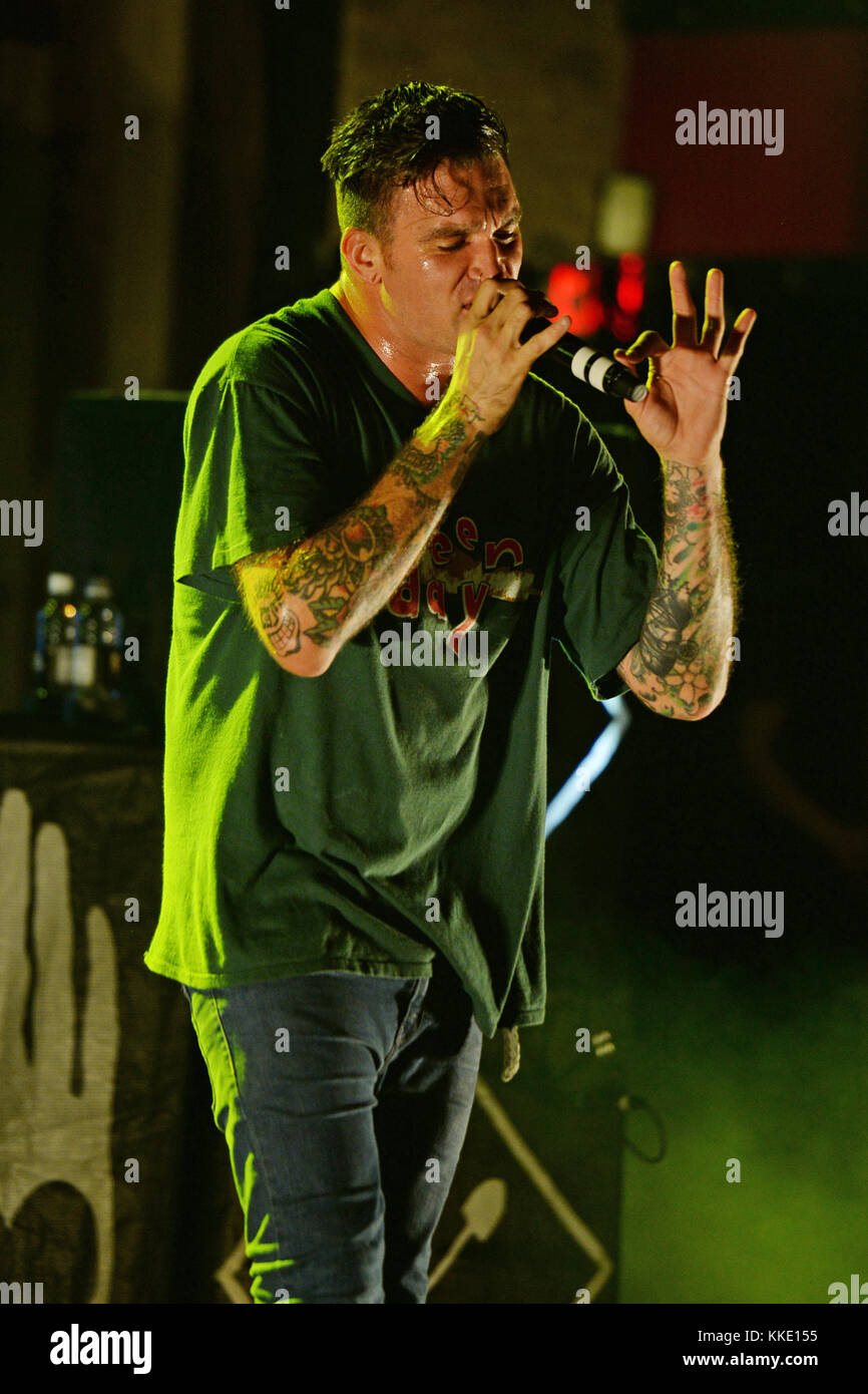 Fort Lauderdale FL - 14 ottobre: Jordan pundik di New Found Glory esegue alla rivoluzione di Ottobre 14, 2015 a Fort Lauderdale, Florida persone: Jordan pundik Foto Stock