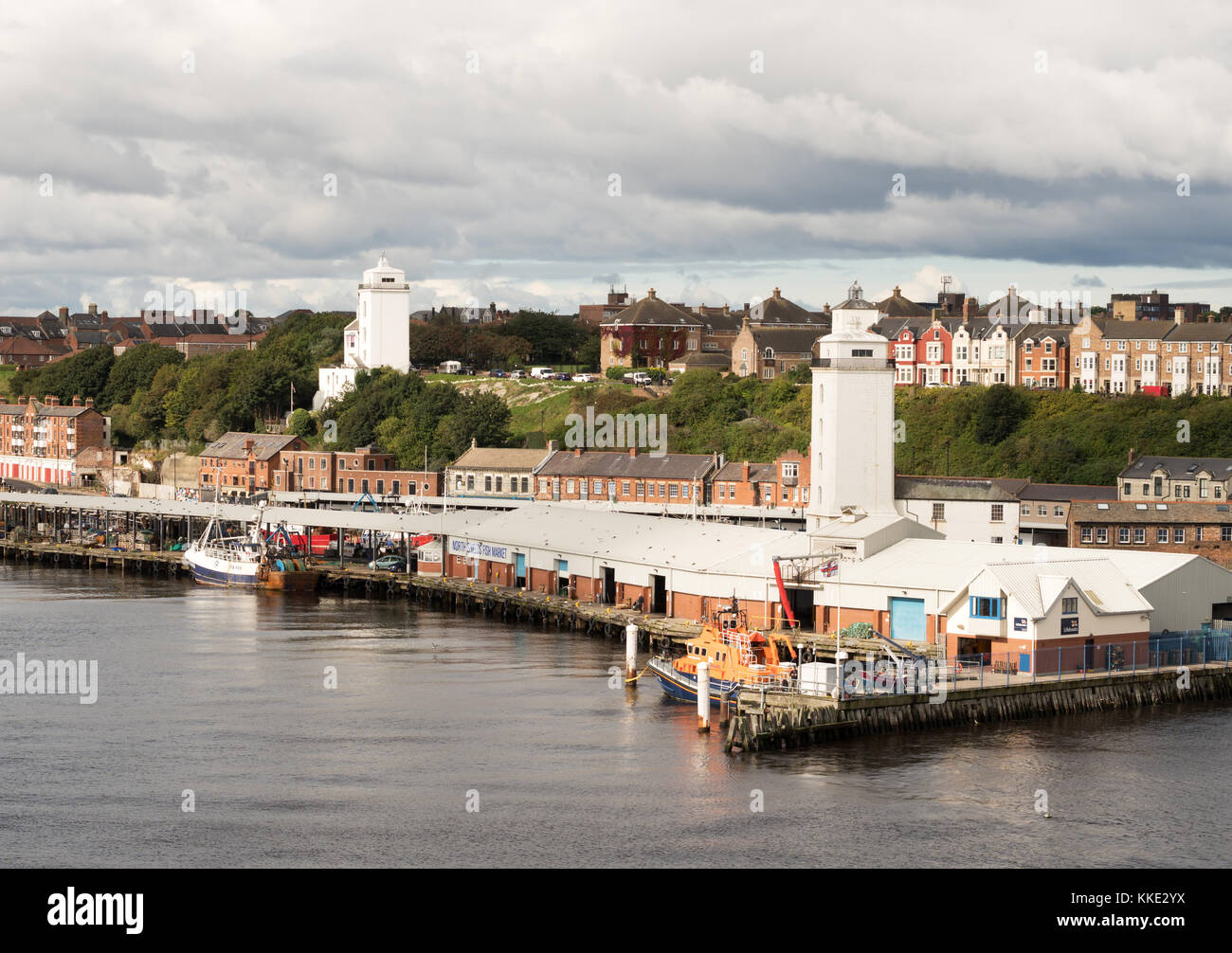 Il nuovo ad alta e bassa luci, North Shields Fish Quay, North Tyneside, England, Regno Unito Foto Stock