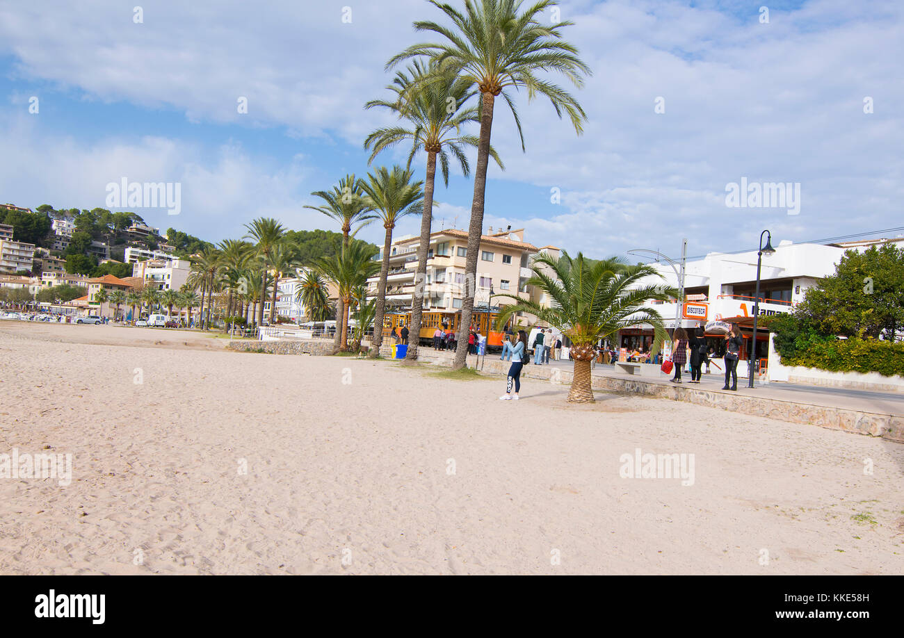 Spiaggia tranquilla scena, Porto di Soller, Mallorca, Spagna Foto Stock