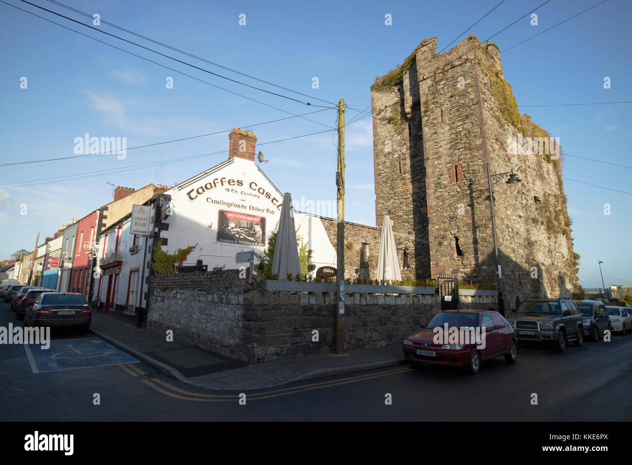 Il castello di taffes merchant house casa di città e pub carlingford County Louth Repubblica di Irlanda Foto Stock