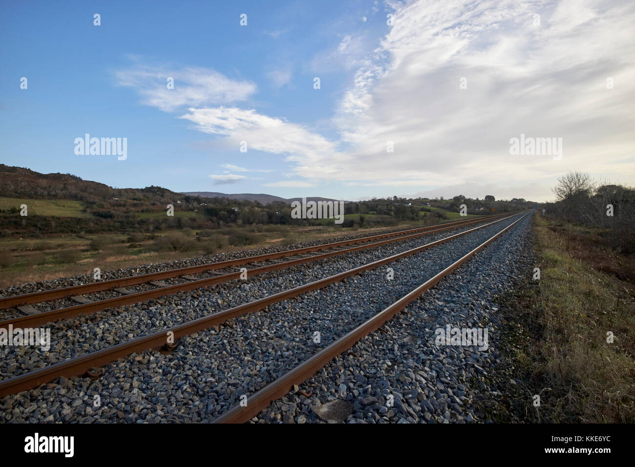 Nord e sud della linea ferroviaria nella zona di confine della contea di Louth Repubblica di Irlanda guardando verso sud Foto Stock