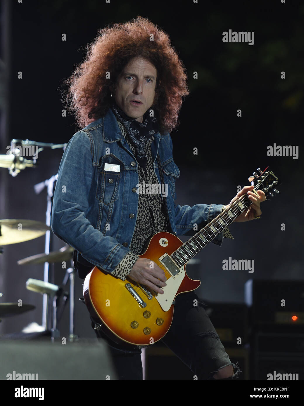 WEST PALM BEACH - 29 APRILE: Lenny Kravitz si esibisce durante il Sunfest il 29 aprile 2015 a West Palm Beach, Florida. Persone: Craig Ross Foto Stock