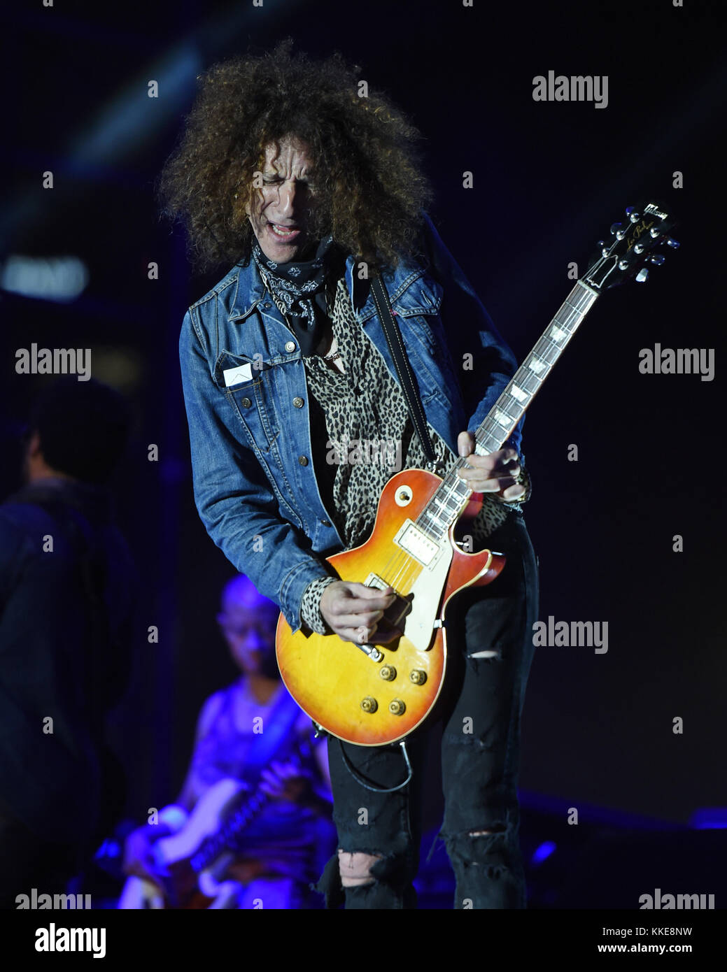 WEST PALM BEACH - 29 APRILE: Lenny Kravitz si esibisce durante il Sunfest il 29 aprile 2015 a West Palm Beach, Florida. Persone: Craig Ross Foto Stock