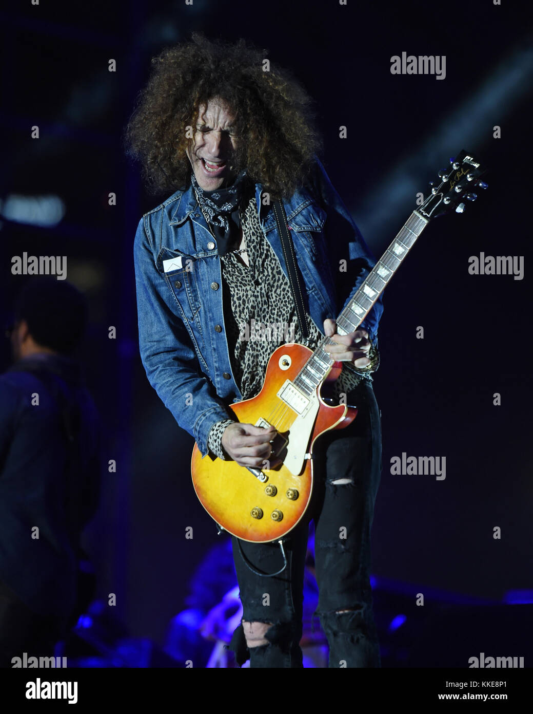 WEST PALM BEACH - 29 APRILE: Lenny Kravitz si esibisce durante il Sunfest il 29 aprile 2015 a West Palm Beach, Florida. Persone: Craig Ross Foto Stock