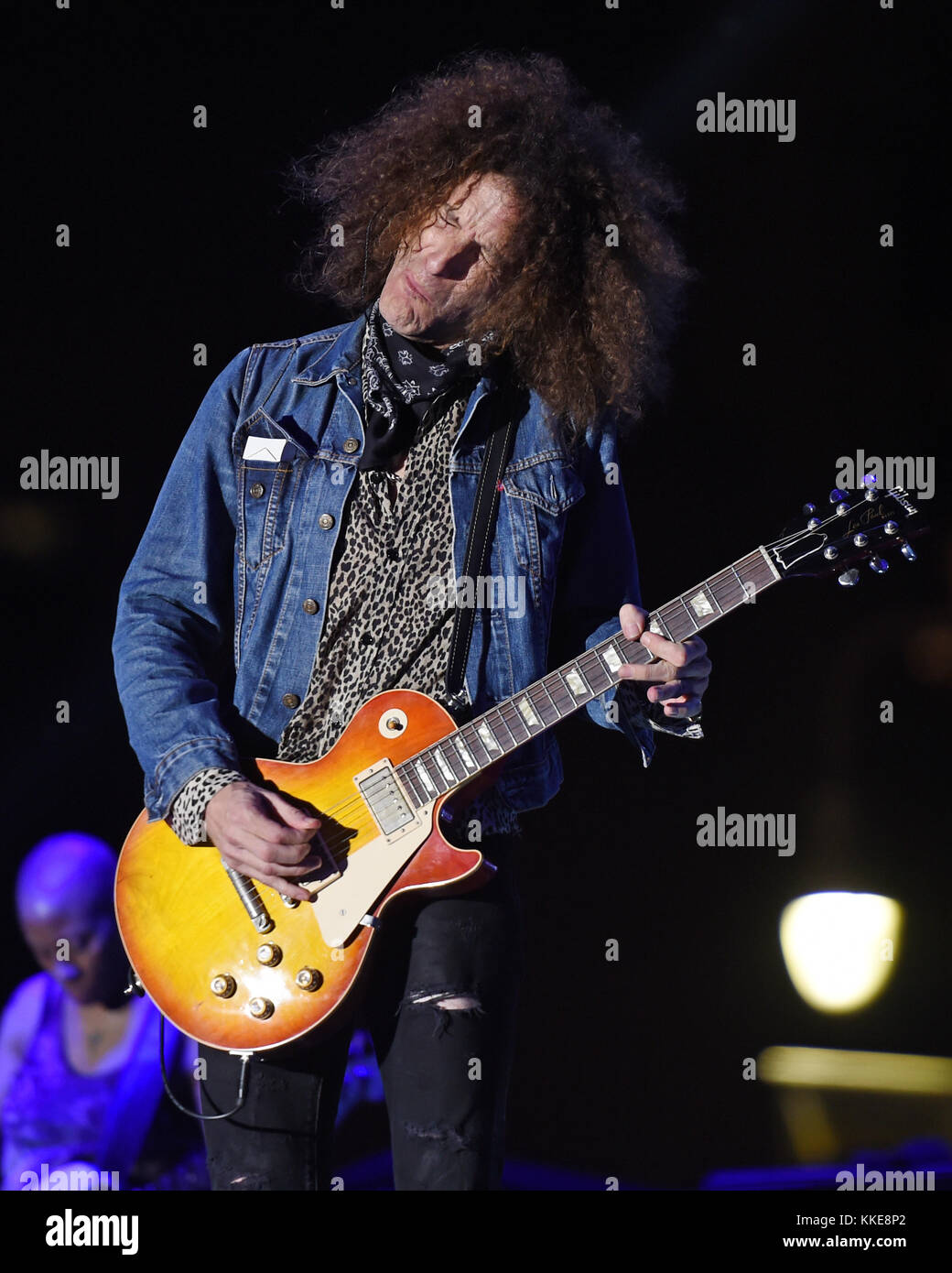 WEST PALM BEACH - 29 APRILE: Lenny Kravitz si esibisce durante il Sunfest il 29 aprile 2015 a West Palm Beach, Florida. Persone: Craig Ross Foto Stock