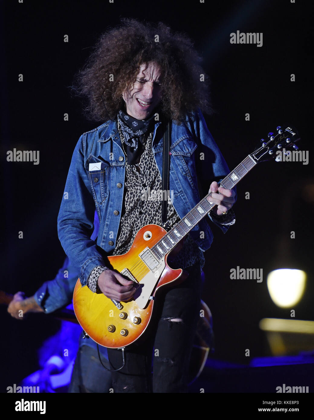 WEST PALM BEACH - 29 APRILE: Lenny Kravitz si esibisce durante il Sunfest il 29 aprile 2015 a West Palm Beach, Florida. Persone: Craig Ross Foto Stock