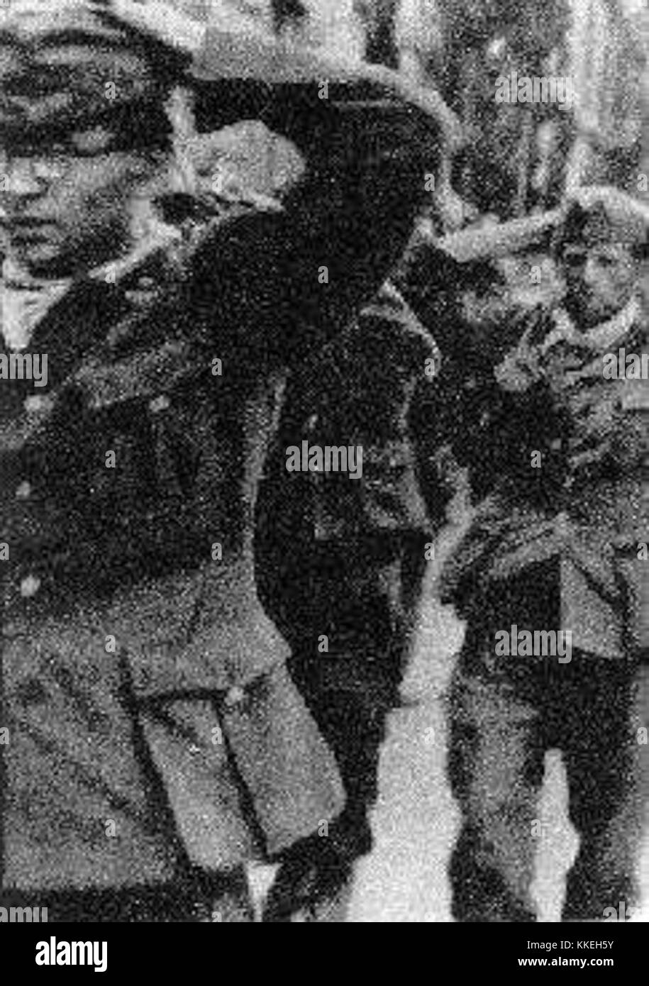 La rivolta di Varsavia del 1944 fu un importante movimento di resistenza in Polonia durante la seconda guerra mondiale. Questa immagine raffigura i prigionieri di guerra (prigionieri di guerra) e il loro ruolo nella rivolta. Il termine pasta si riferisce probabilmente all'edificio polacco del telefono usato dalla resistenza. Foto Stock