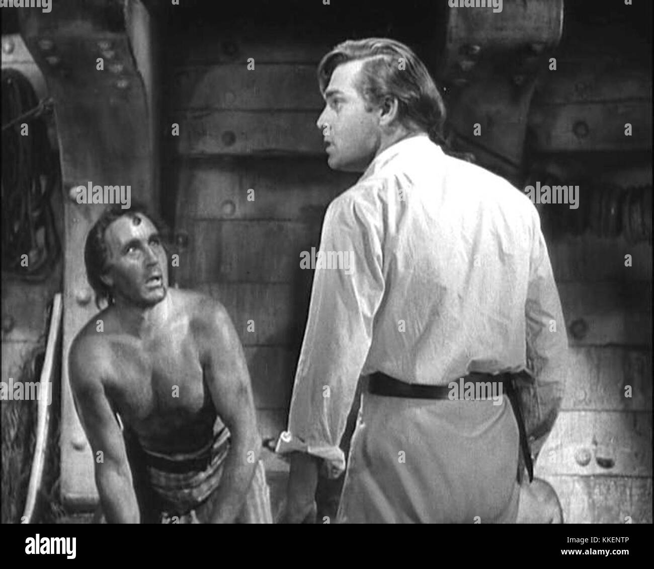 Clark Gable ha recitato nel celebre film "ammutinamento sulla taglia", dove ha interpretato il ruolo di Fletcher Christian. Questo classico film del 1935, basato sui veri eventi dell'ammutinamento della HMS Bounty, mostra l'abilità di Gable nella recitazione e rimane un ingresso significativo nella storia del cinema. Foto Stock