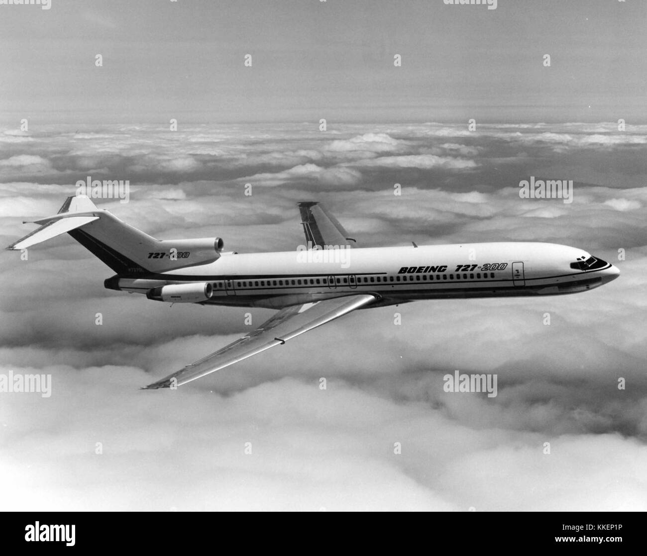 Il Boeing 727-200, immatricolato N7270L, è un aereo di linea a reazione utilizzato principalmente per voli passeggeri e cargo, noto per la sua configurazione a trijet e per il servizio efficiente durante gli anni '1960 e '1970 Foto Stock