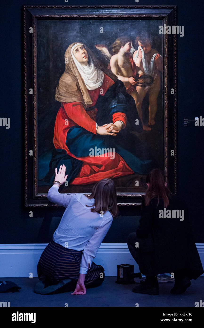 Londra, Regno Unito. Il 1 dicembre del 2017. Gerard Seghers, la Vergine in preghiera ai piedi della croce, con gli angeli di pianto stima £30,000-50,000 - Londra Vecchi Maestri sera vendita mostra presso Sotheby's New Bond Street. La vendita è palce il 6 dicembre 2017 copre 400 anni di storia dell'arte. Credito: Guy Bell/Alamy Live News Foto Stock