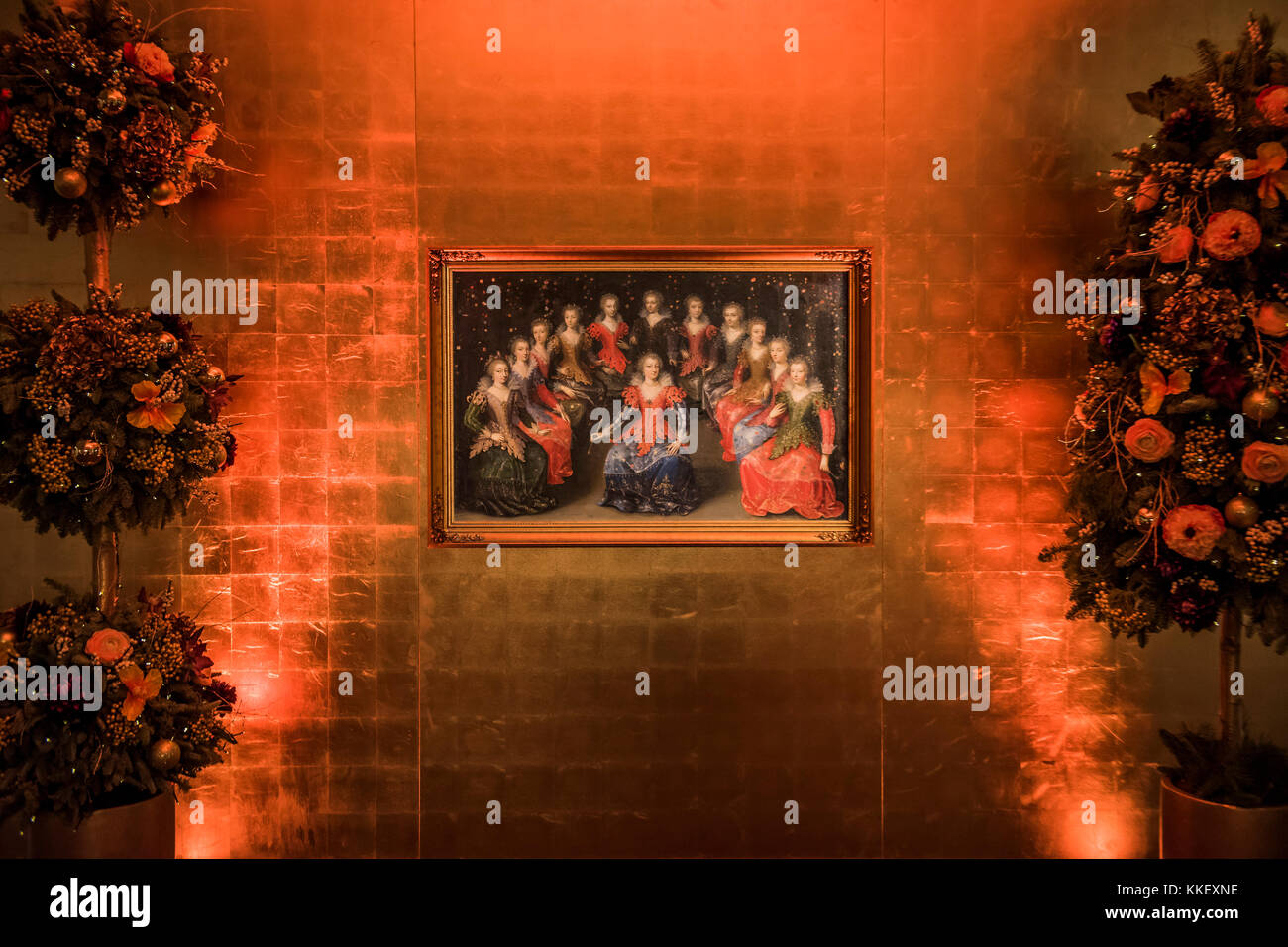 Londra, Regno Unito. Il 1 dicembre del 2017. Attribuito a Claude Déruet, allegoria dell'amore [?]: dodici nobildonne seduti in un giardino, ogni azienda una freccia est £30,000-50,000 - Londra Vecchi Maestri sera vendita mostra presso Sotheby's New Bond Street. La vendita è palce il 6 dicembre 2017 copre 400 anni di storia dell'arte. Credito: Guy Bell/Alamy Live News Foto Stock