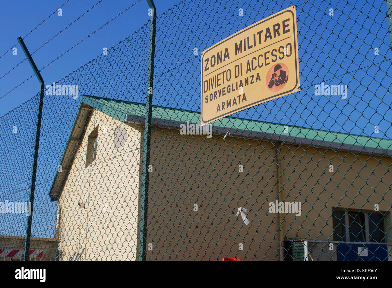 Firenze, Italia. 4 dicembre, 2017. Base militare degli Stati Uniti. Firenze. L'Italia sta diventando rapidamente uno dei potenti partner militare per gli Stati Uniti Credito: Lorenzo codacci/Alamy Live News Foto Stock