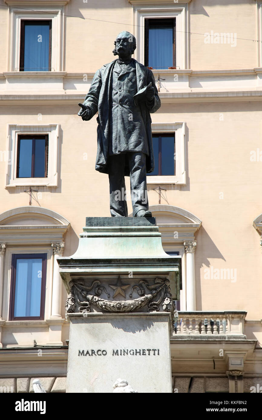 La statua di Marco Minghetti in Corso Vittorio Emanuele II, Roma, Italia Foto Stock