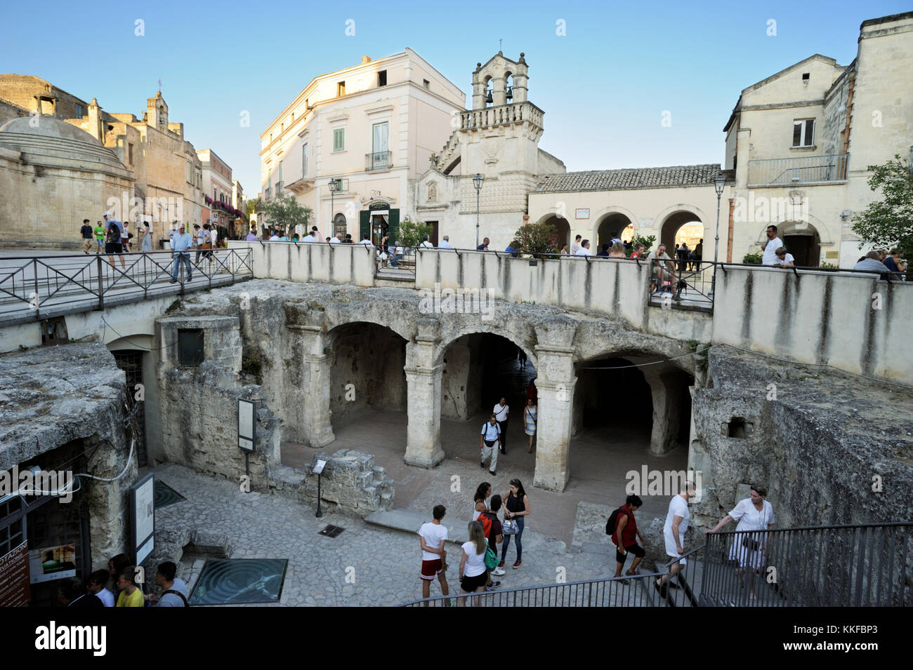 In Italia, Basilicata, Matera, Piazza Vittorio Veneto, Palombaro Lungo, antica cisterna (XVI secolo), ingresso Foto Stock