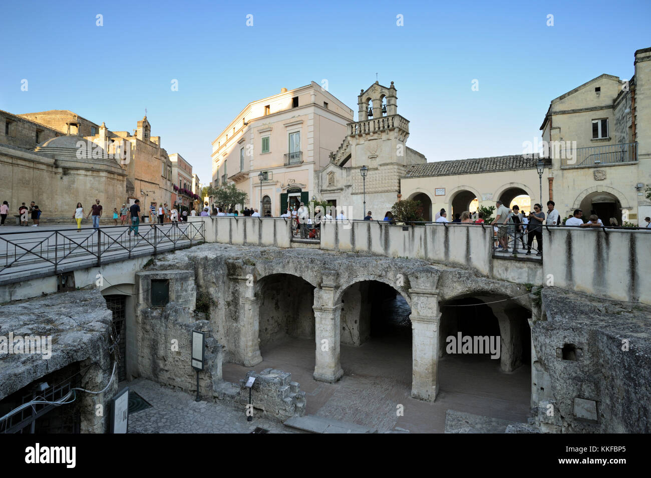 In Italia, Basilicata, Matera, Piazza Vittorio Veneto, Palombaro Lungo, antica cisterna (XVI secolo), ingresso Foto Stock